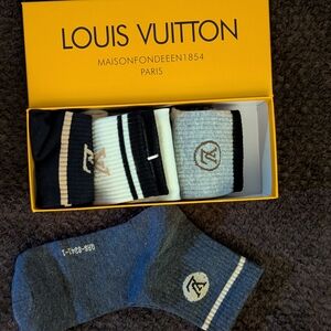 Louis Vuitton Men's Casual Socks - Black, Gray, White